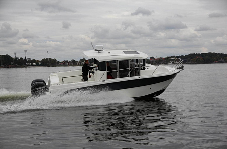 Катер Parker 800 Pilothouse